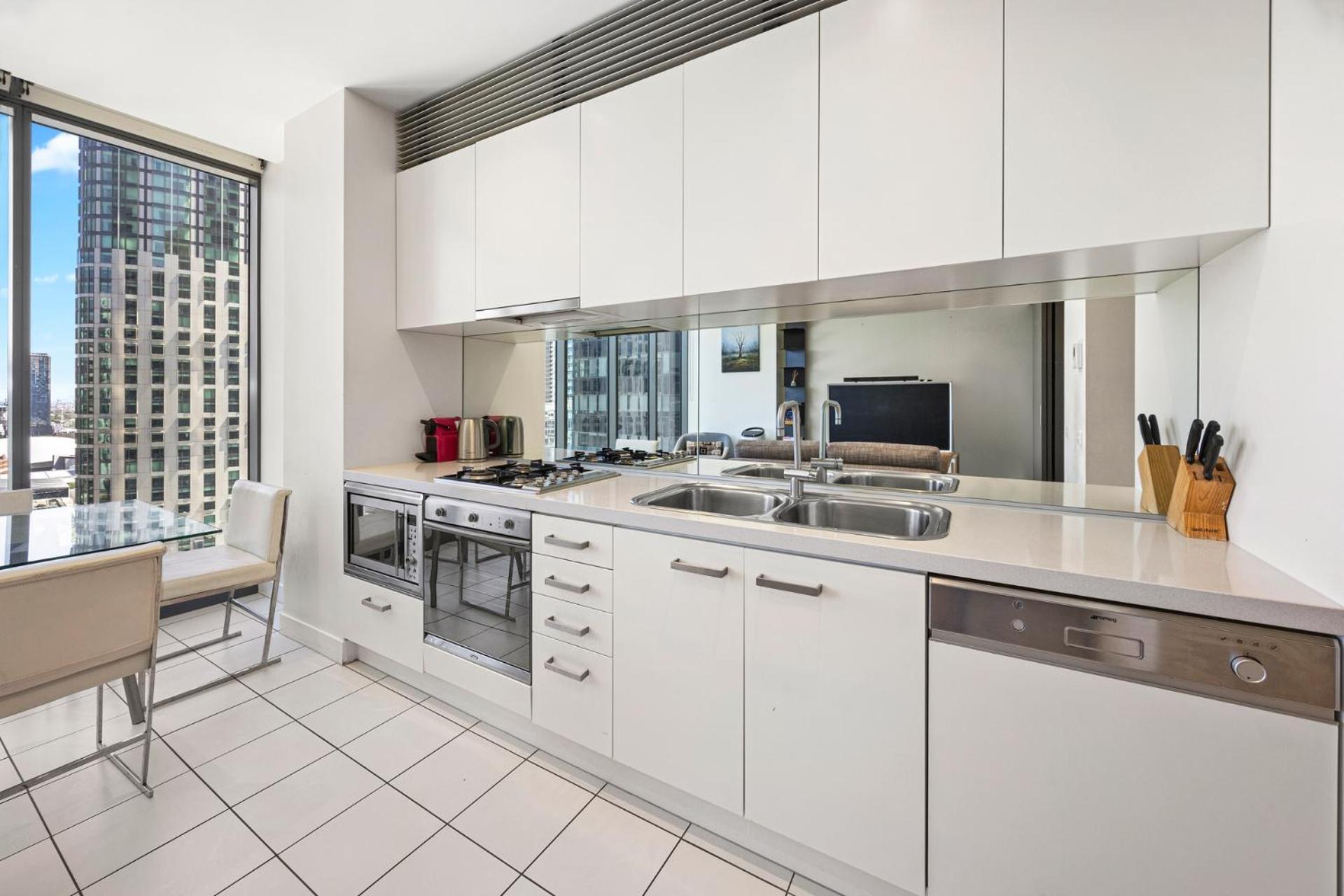 Luxury Designer Suite In Most Prestigious Location In Мельбурн Екстер'єр фото